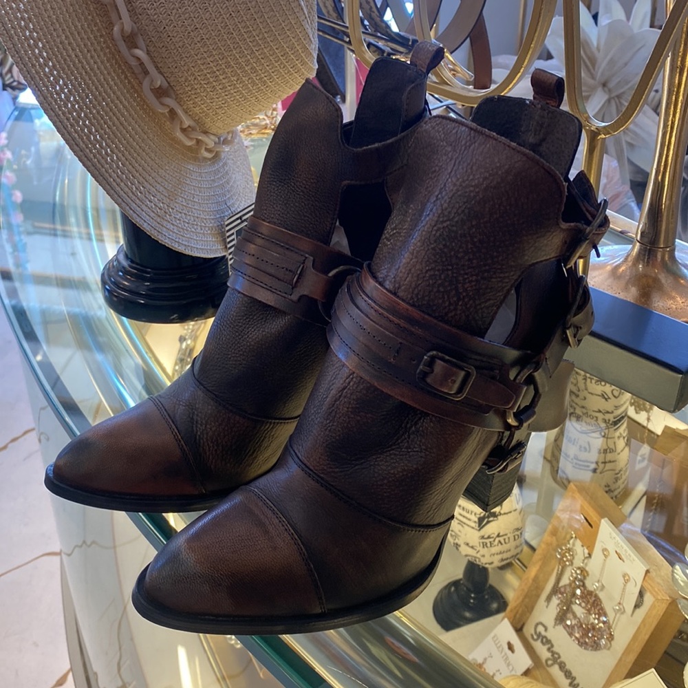 🌺NM Rag & Bone
Brown Buckle Style Boot - Picture 6 of 10